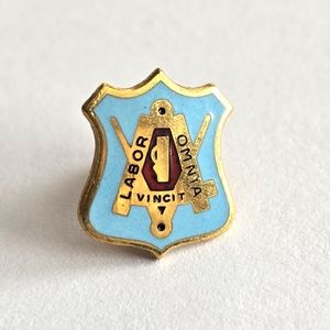 Vintage pin Labor Omnia Vincit Union Carpenters & Joiners brooch lapel
